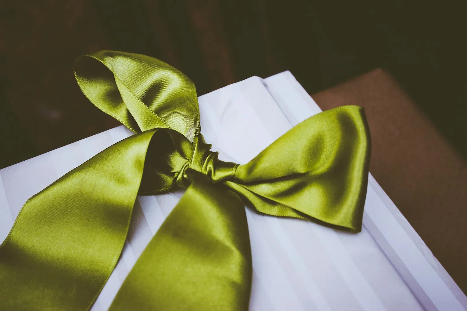 Moño de listón verde, símbolo de la salud mental