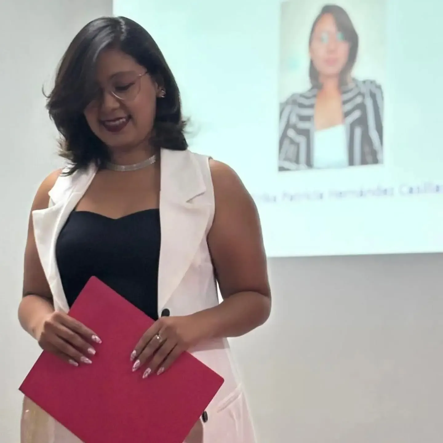 Erika Hernández durante una ponencia