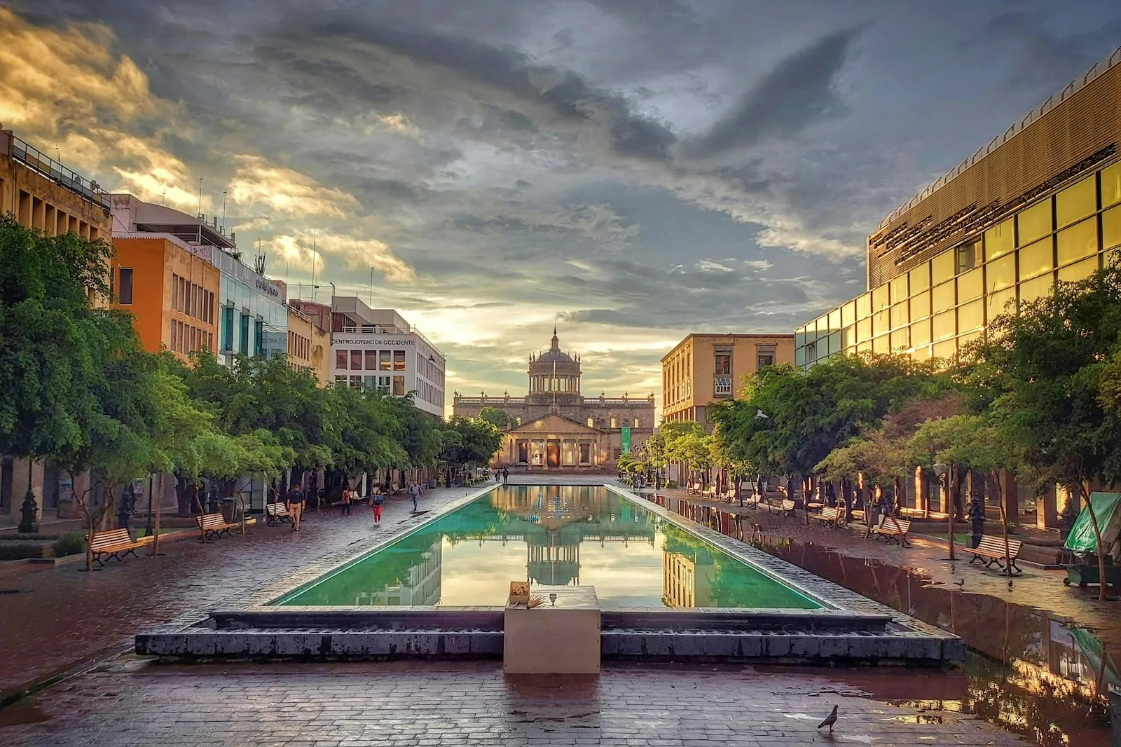 Plaza Tapatía frente al Hospicio Cabañas en Guadalajara