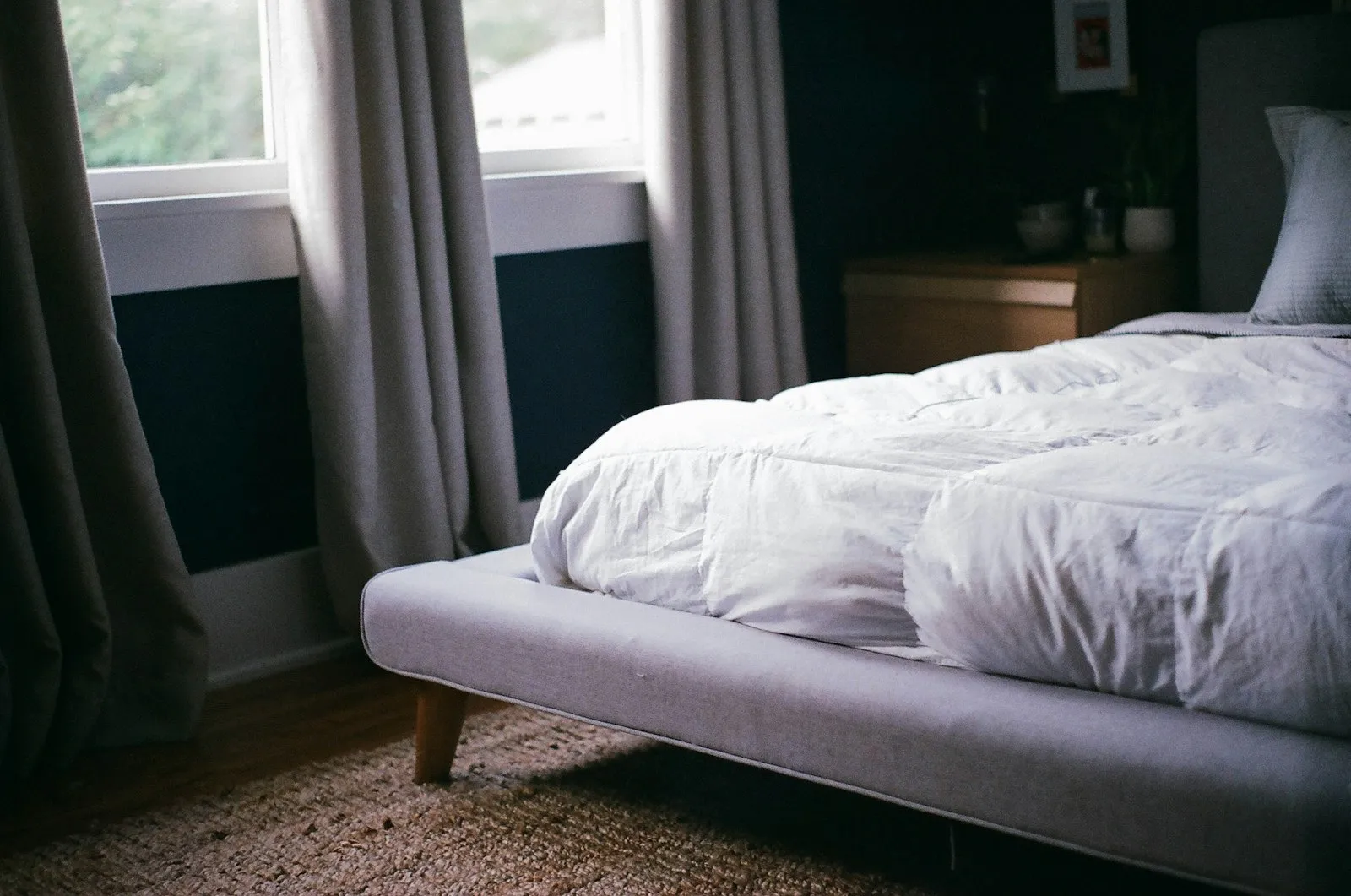 Cama con luz de mañana